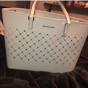 Micheal Kors Optic White Purse!!😍